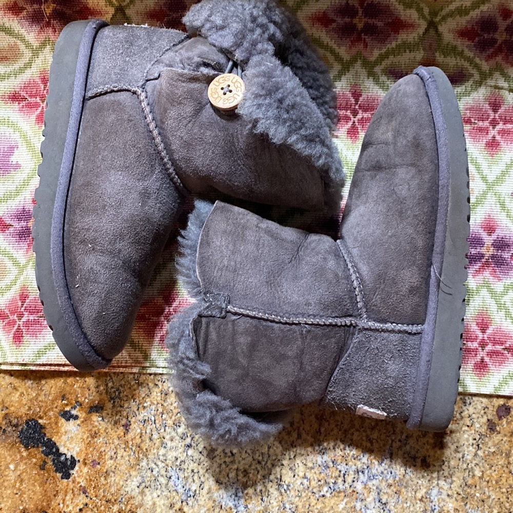 UGG Boots Womens 5 grey Bailey Button Suede Sheepskin Pull On gray - Picture 2 of 13